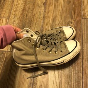High top converse sz 7